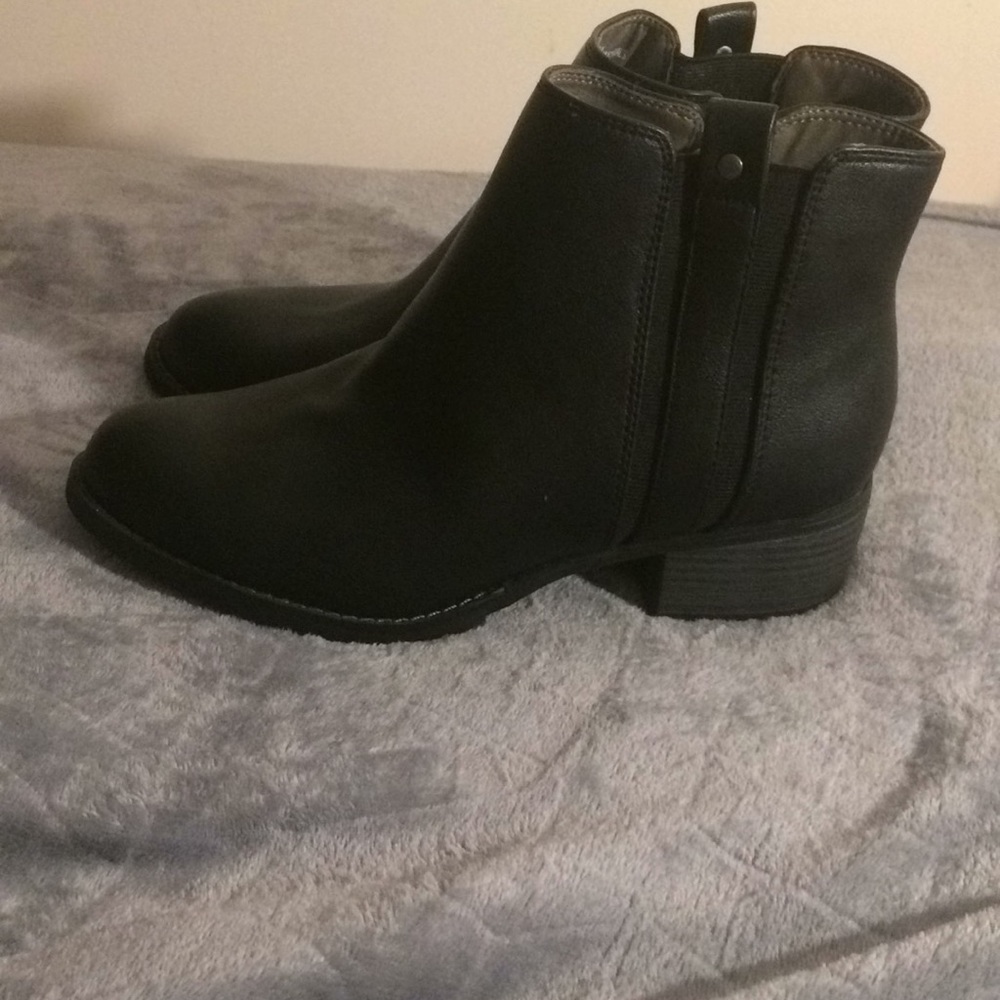 Ankle boots NWOT